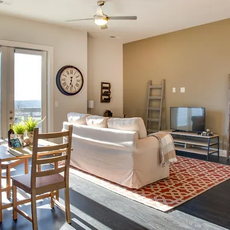 Uptown 1 Bedroom Apt With Balcony By Frontdesk